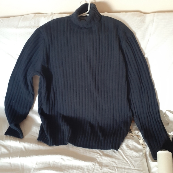 Men's Banana Republic Large Black Recycled Wool Ribbed Turtle Neck Sweater - Picture 3 of 14